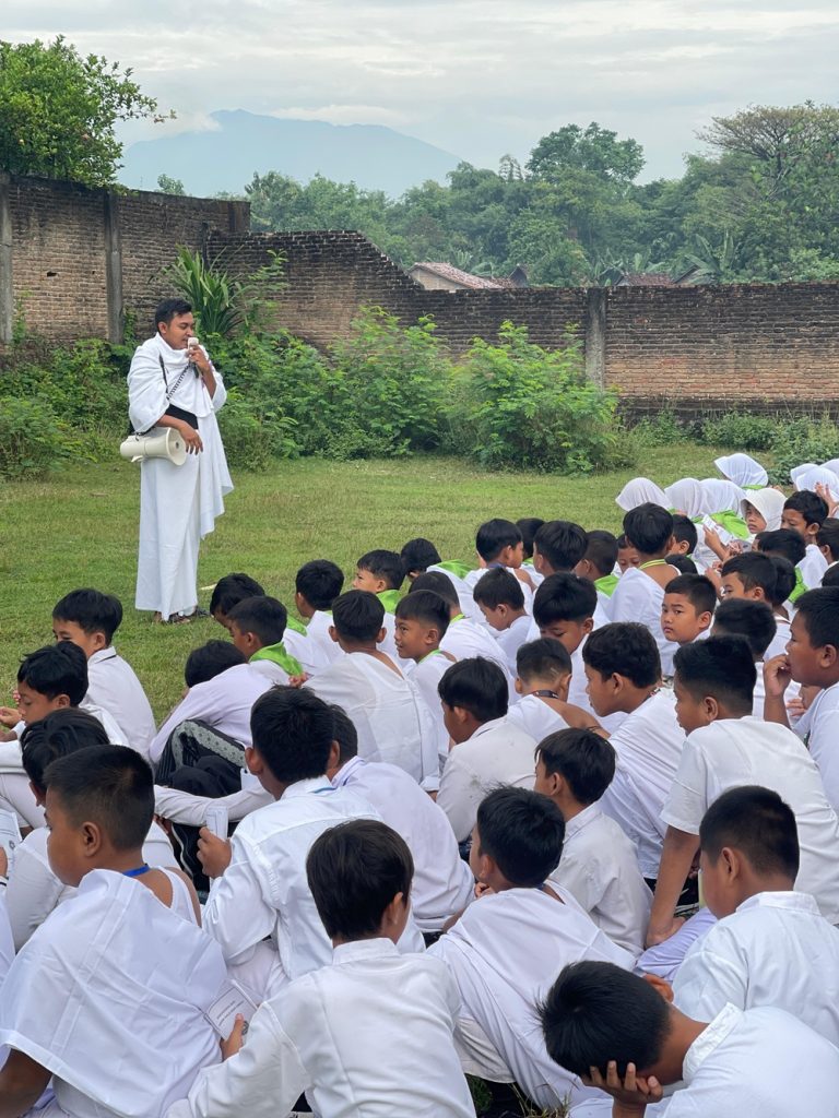 Gus Ilham Pimpin Manasik Haji
